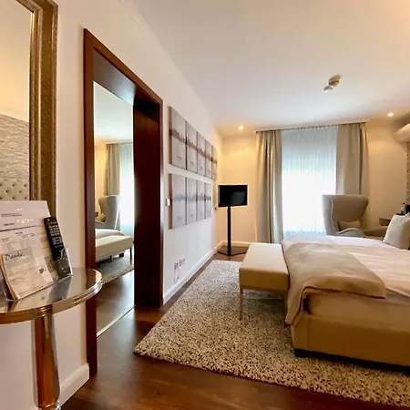 Отель Parkhotel 4*
