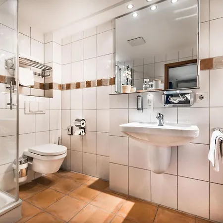 מלון Parkhotel 4*