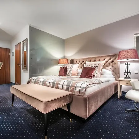 Parkhotel מלון 4*